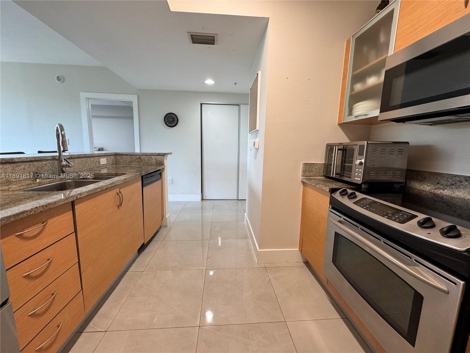 2775 NE 187th St # 318, Aventura FL 33180 — 9