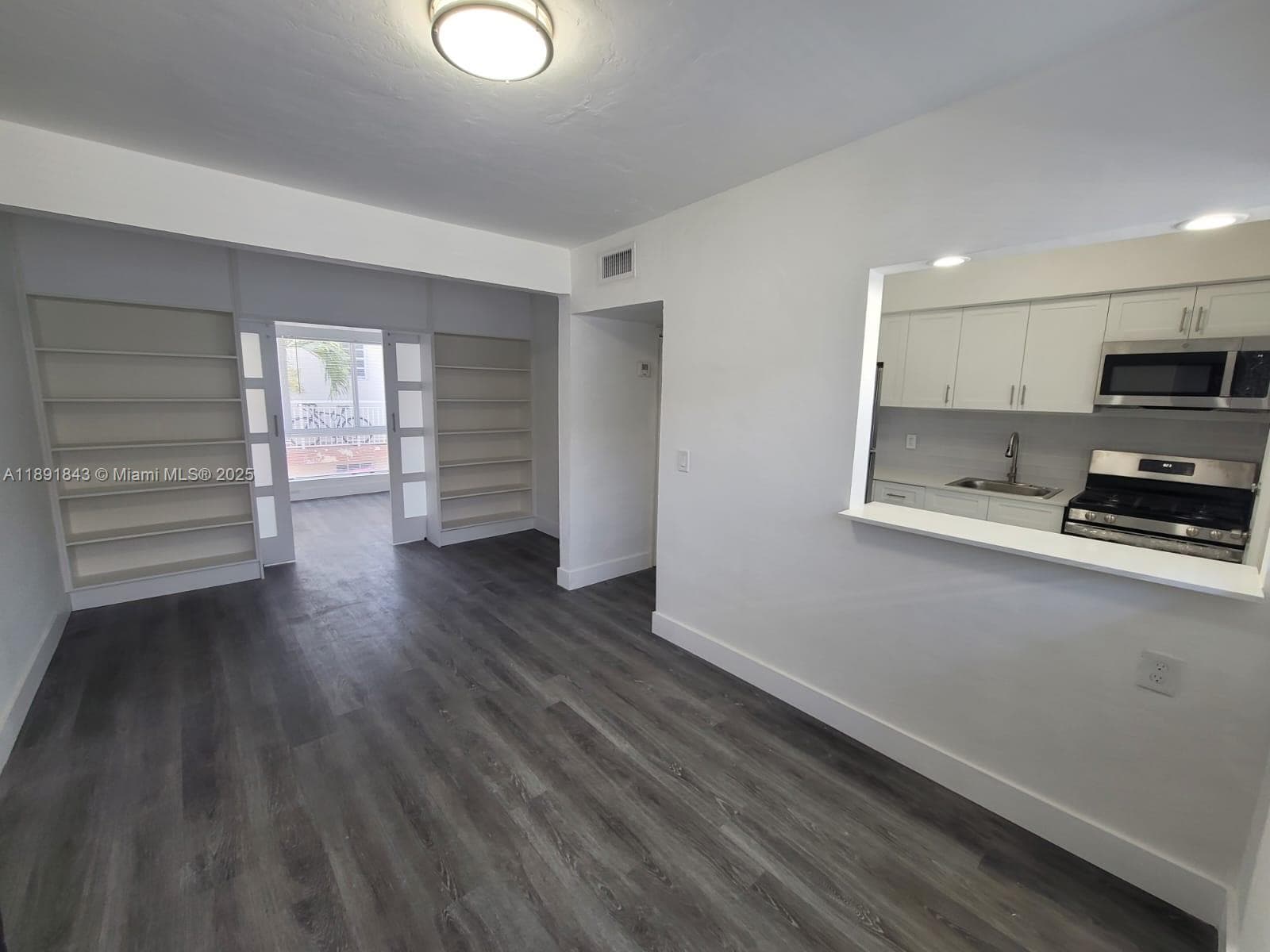 7435 Byron Ave, Miami Beach FL 33141 — 11