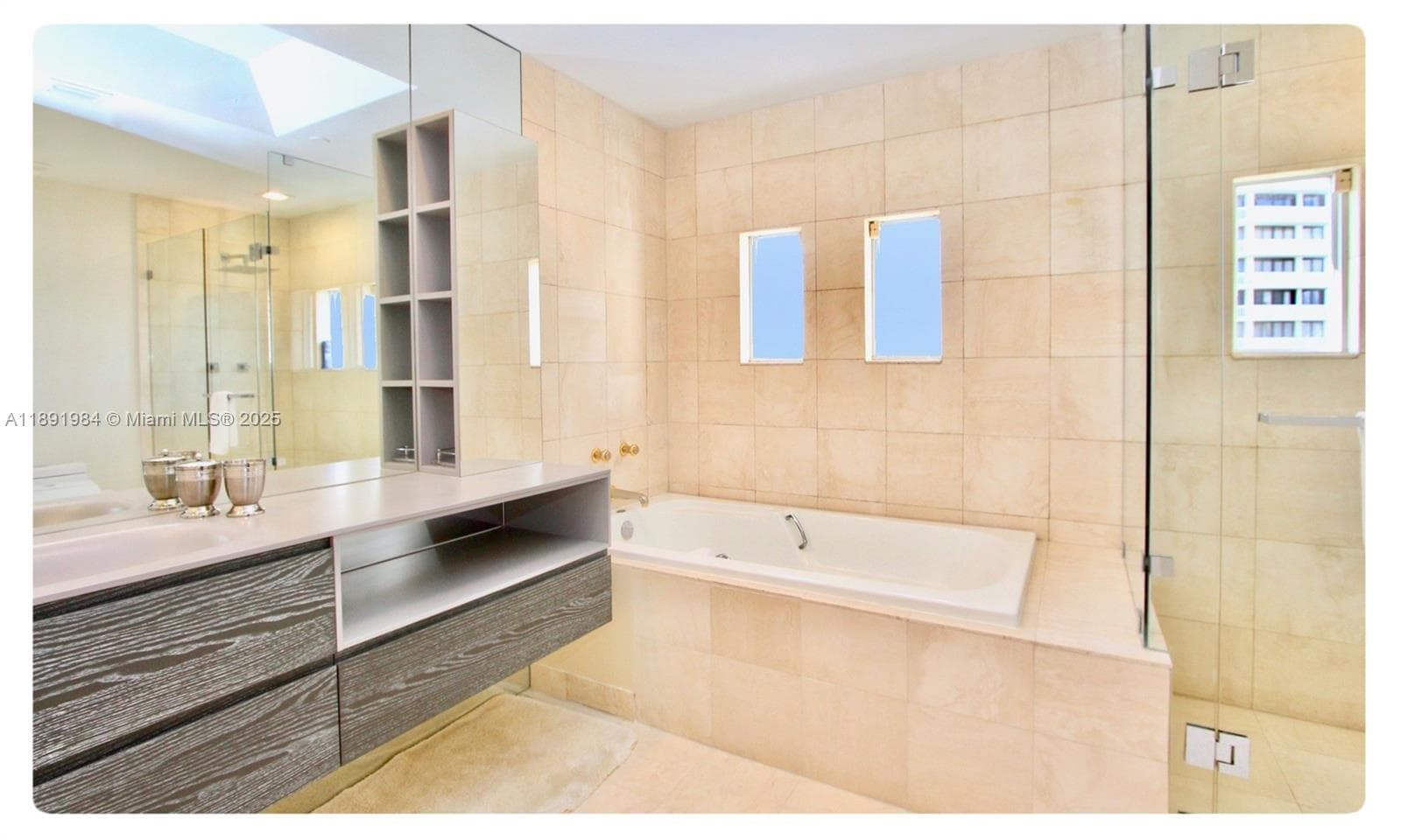 3500 Island Blvd, Aventura FL 33160 — 38