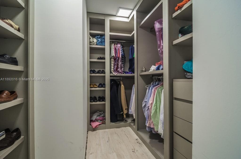 3500 Island Blvd, Aventura FL 33160 — 28