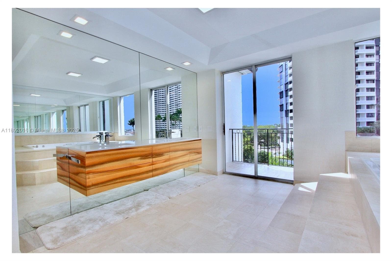 3500 Island Blvd, Aventura FL 33160 — 30