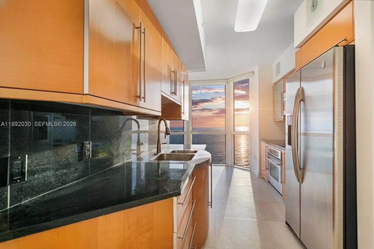 6365 Collins Ave # 2901, Miami Beach FL 33141 — 11