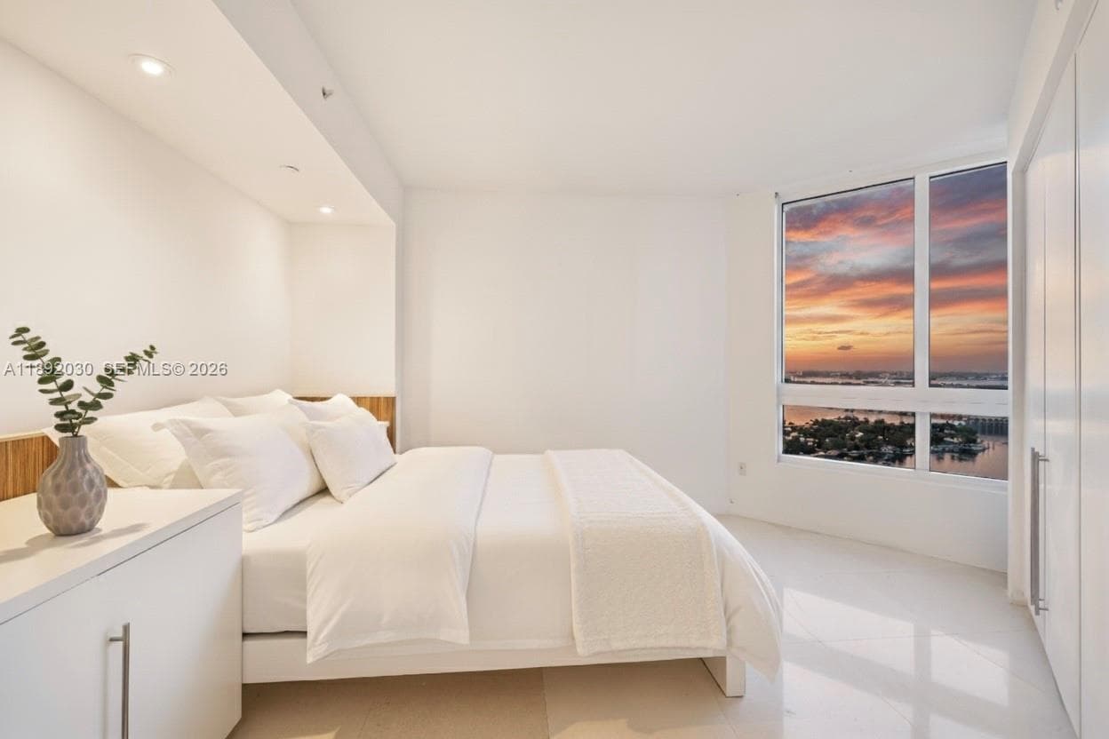 6365 Collins Ave # 2901, Miami Beach FL 33141 — 4