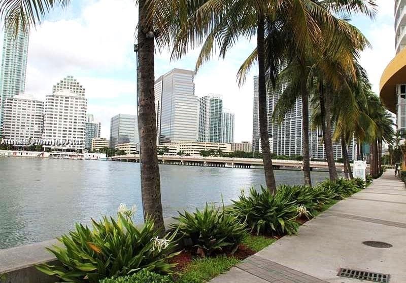 999 SW 1st Ave # 2115, Miami FL 33130 — 17