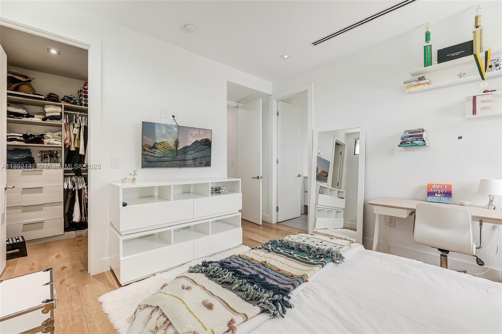 445 Ridgewood Rd, Key Biscayne FL 33149 — 22