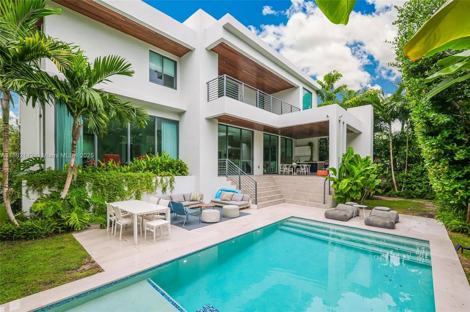 445 Ridgewood Rd, Key Biscayne FL 33149 — 32