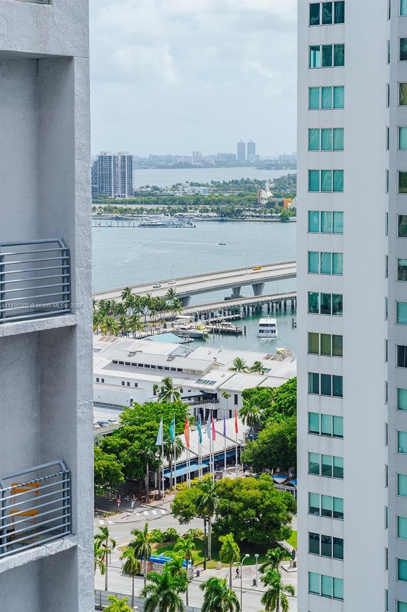 227 NE 2nd St # 2508, Miami FL 33132 — 14