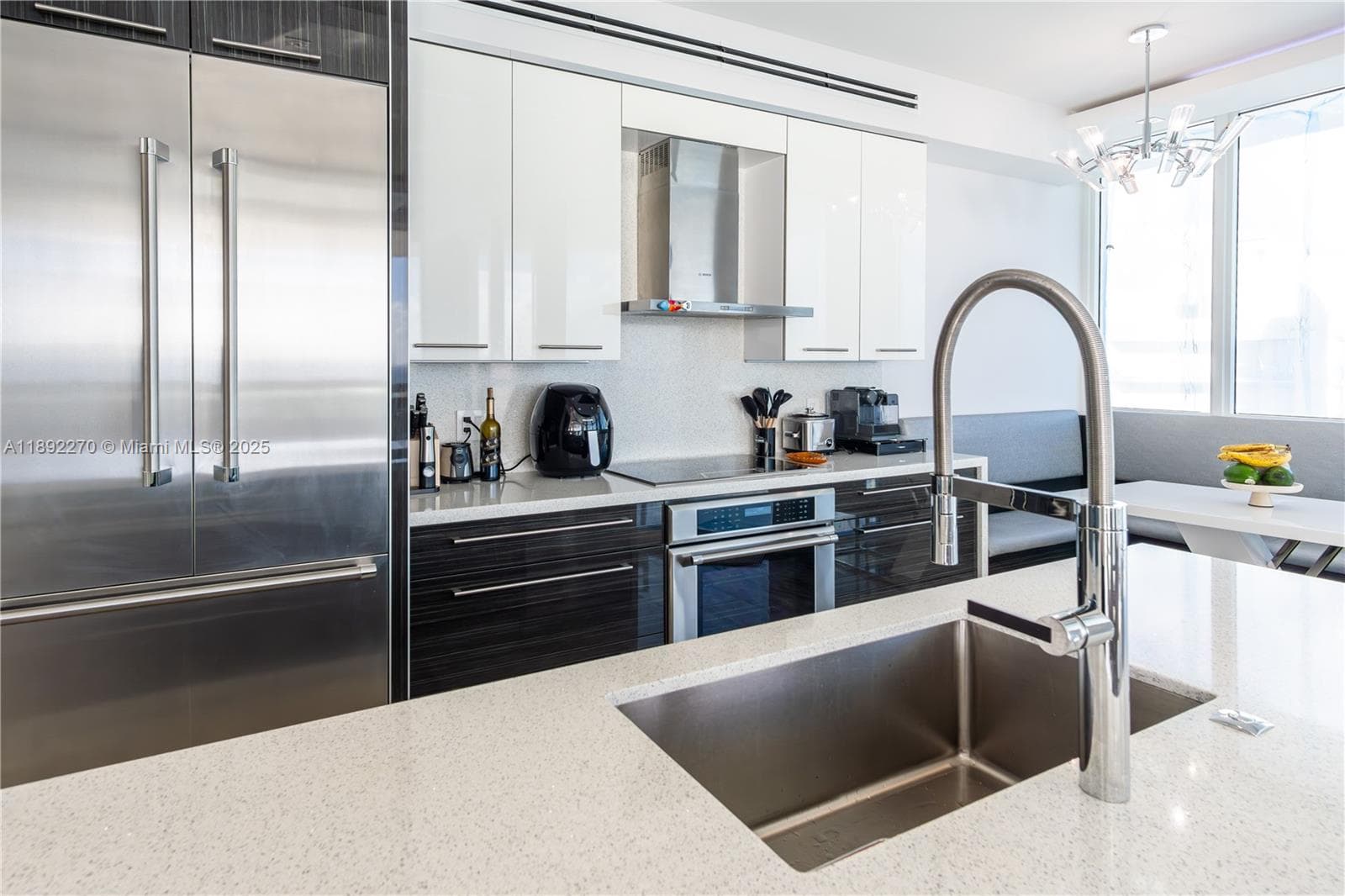 16425 Collins Ave, Sunny Isles Beach FL 33160 — 17