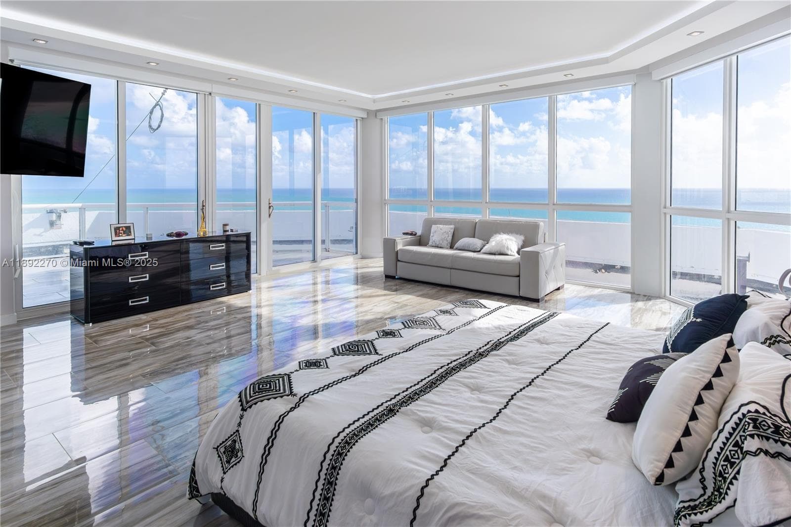 16425 Collins Ave, Sunny Isles Beach FL 33160 — 25