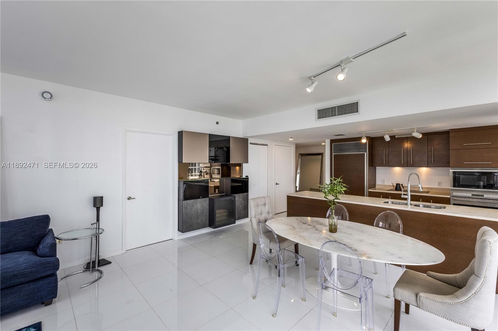 475 Brickell Ave # 4015, Miami FL 33131 — 5