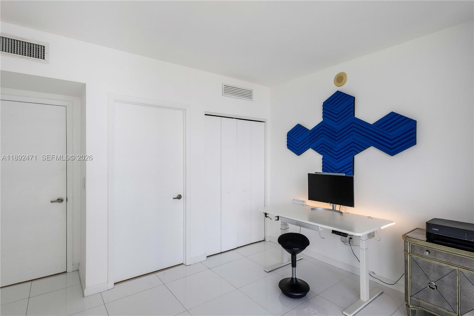 475 Brickell Ave # 4015, Miami FL 33131 — 19