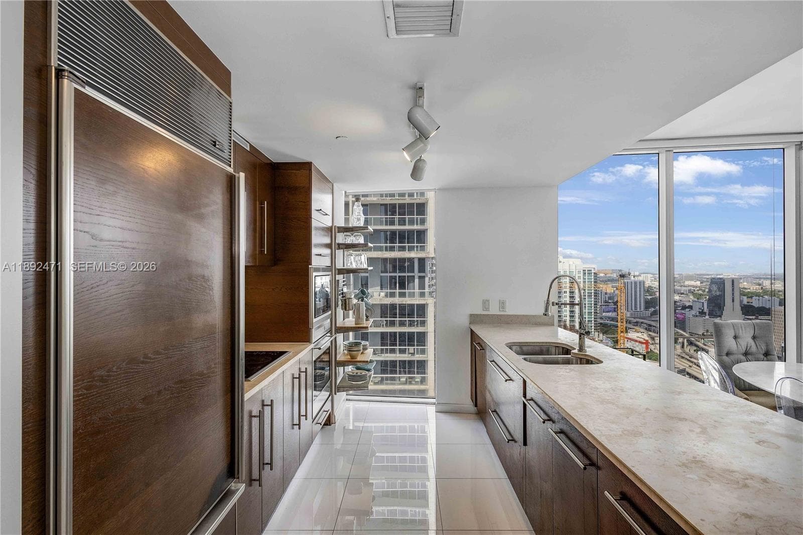 475 Brickell Ave # 4015, Miami FL 33131 — 4