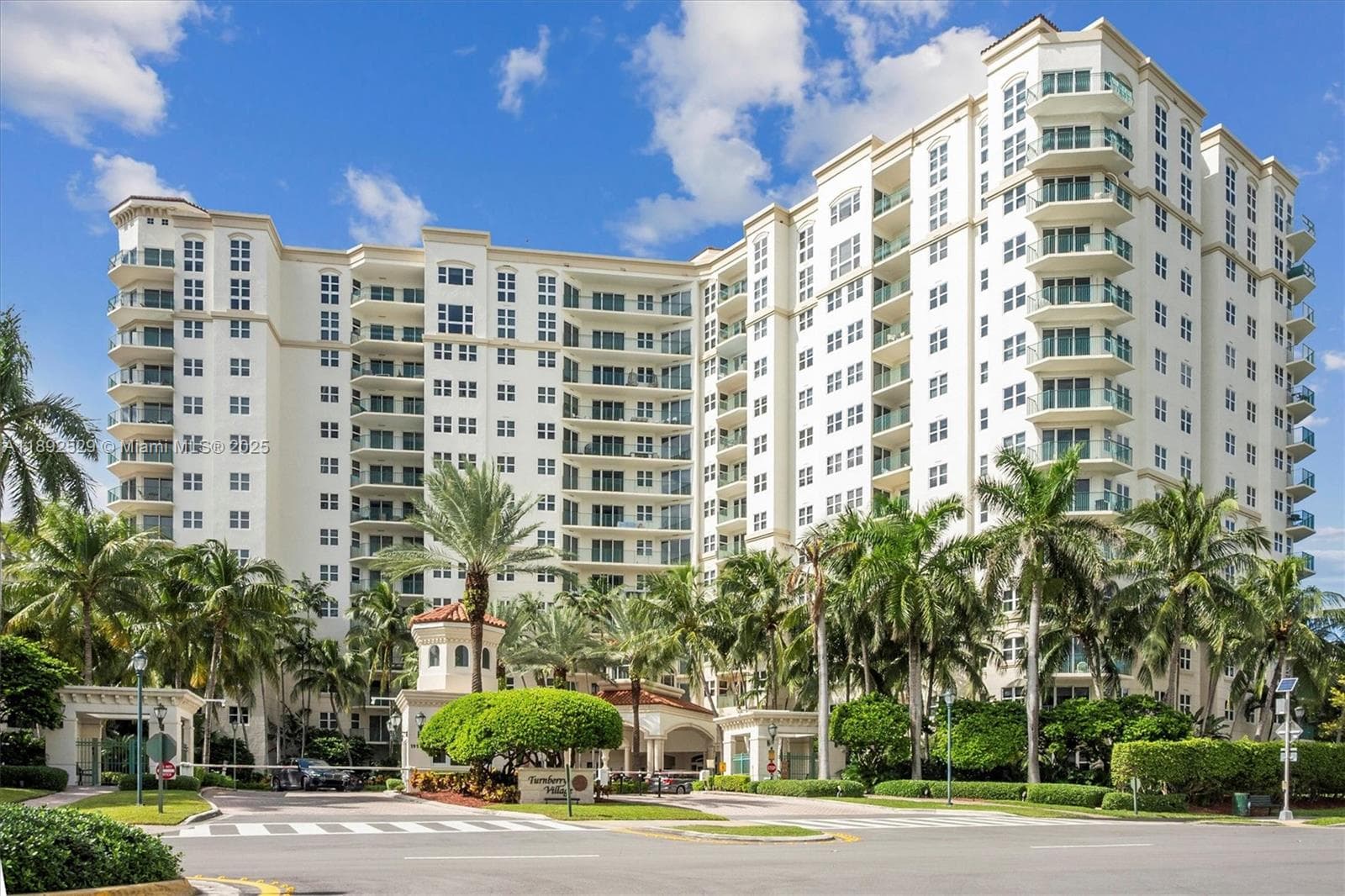 20000 E Country Club Dr, Aventura FL 33180 — 2
