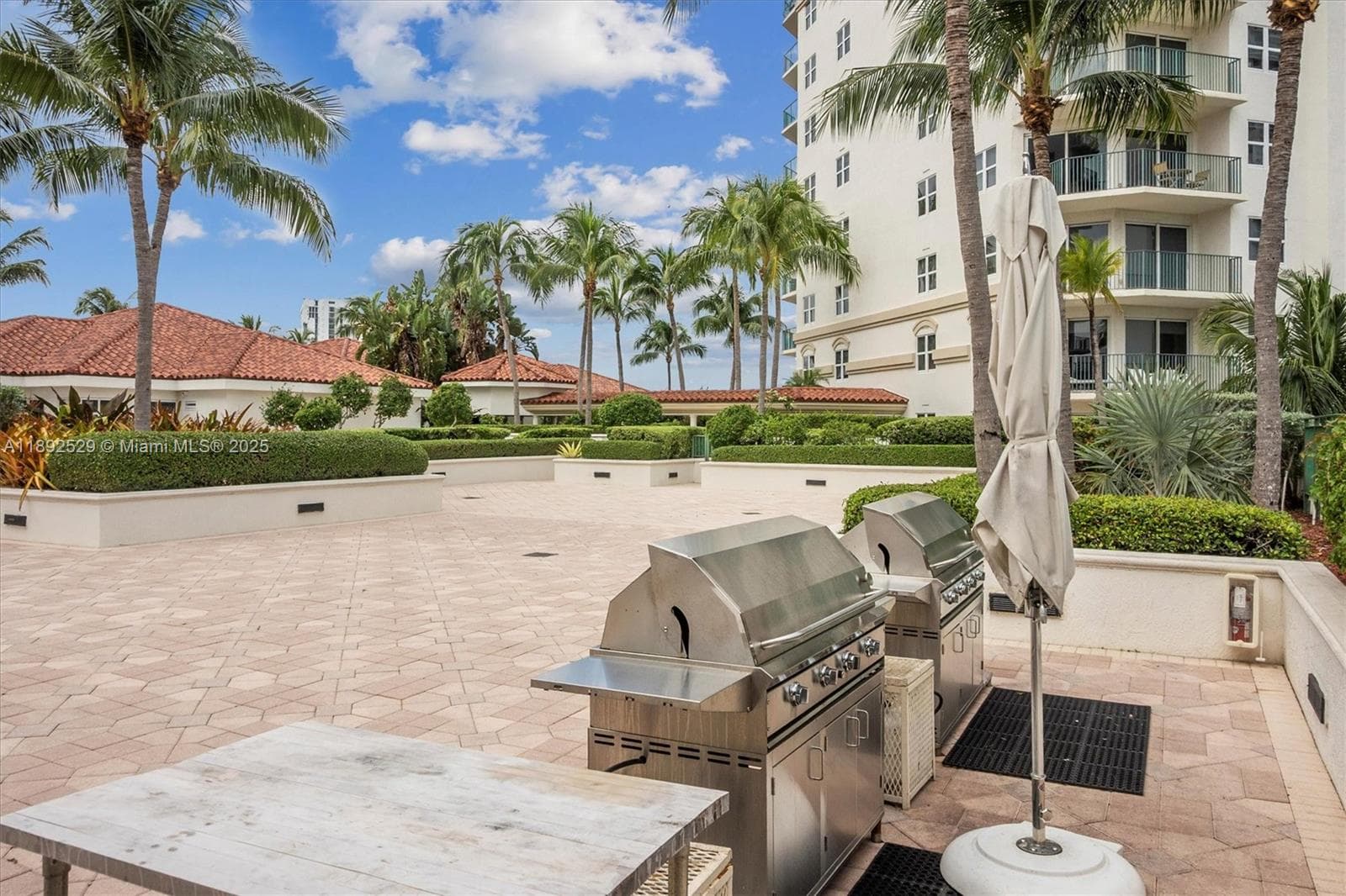 20000 E Country Club Dr, Aventura FL 33180 — 13