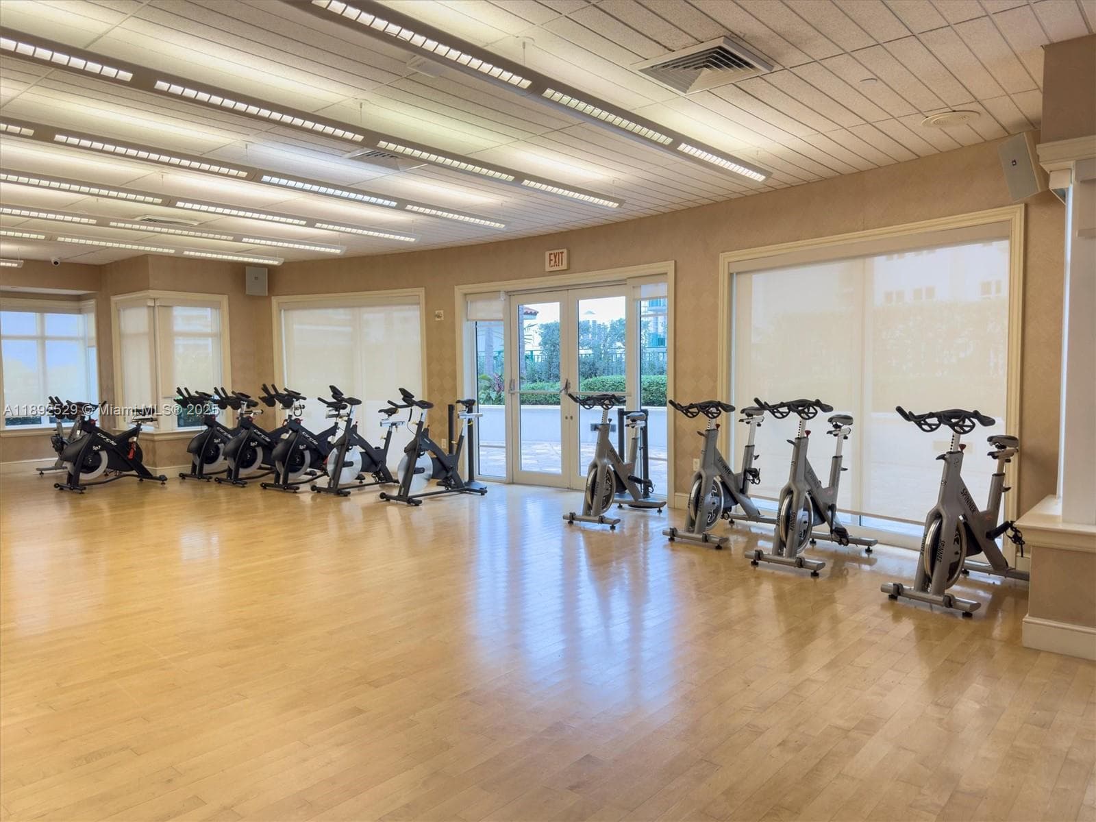 20000 E Country Club Dr, Aventura FL 33180 — 17
