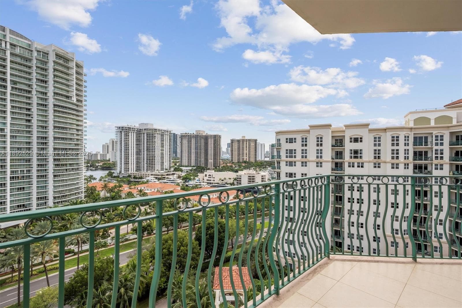 20000 E Country Club Dr, Aventura FL 33180 — 47