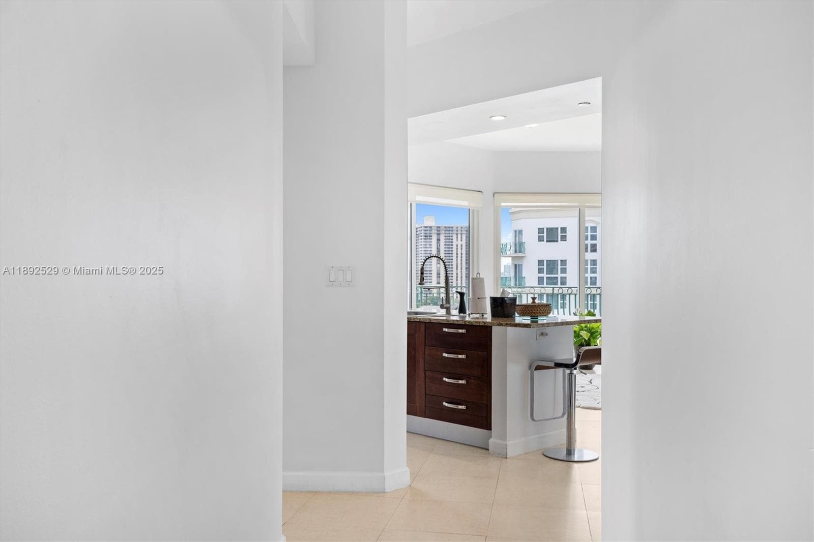20000 E Country Club Dr, Aventura FL 33180 — 43
