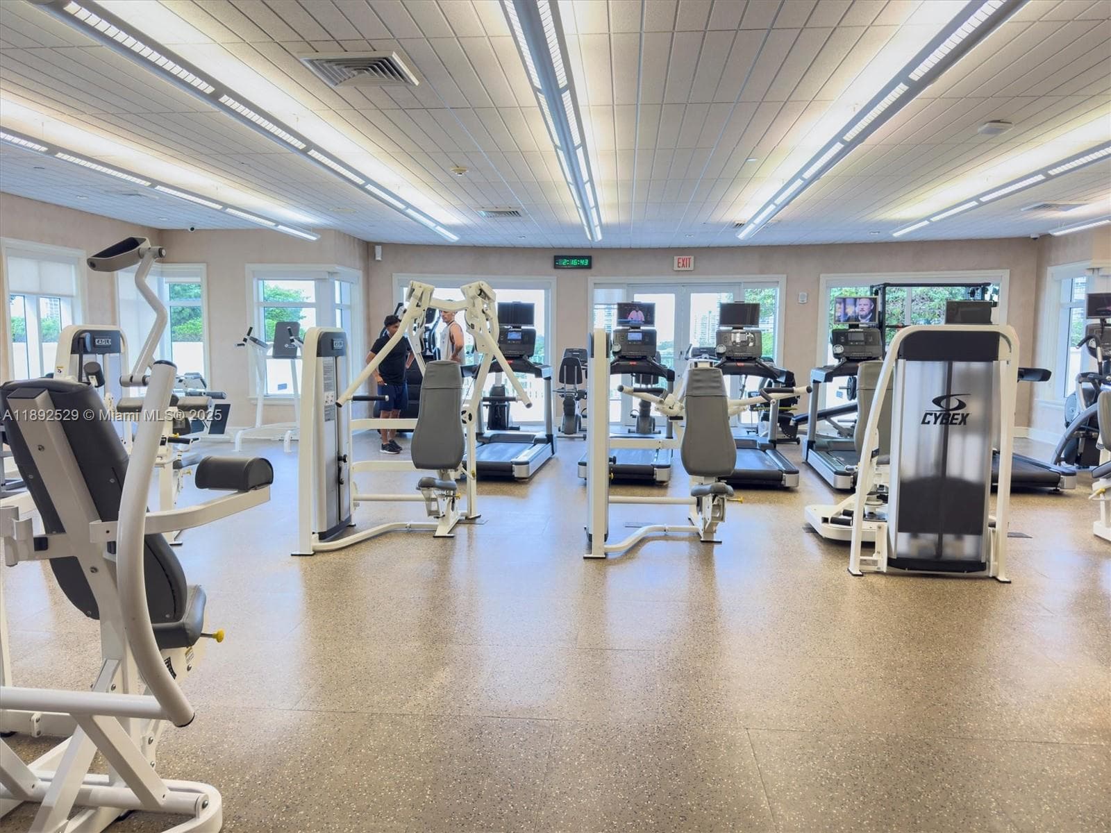 20000 E Country Club Dr, Aventura FL 33180 — 16