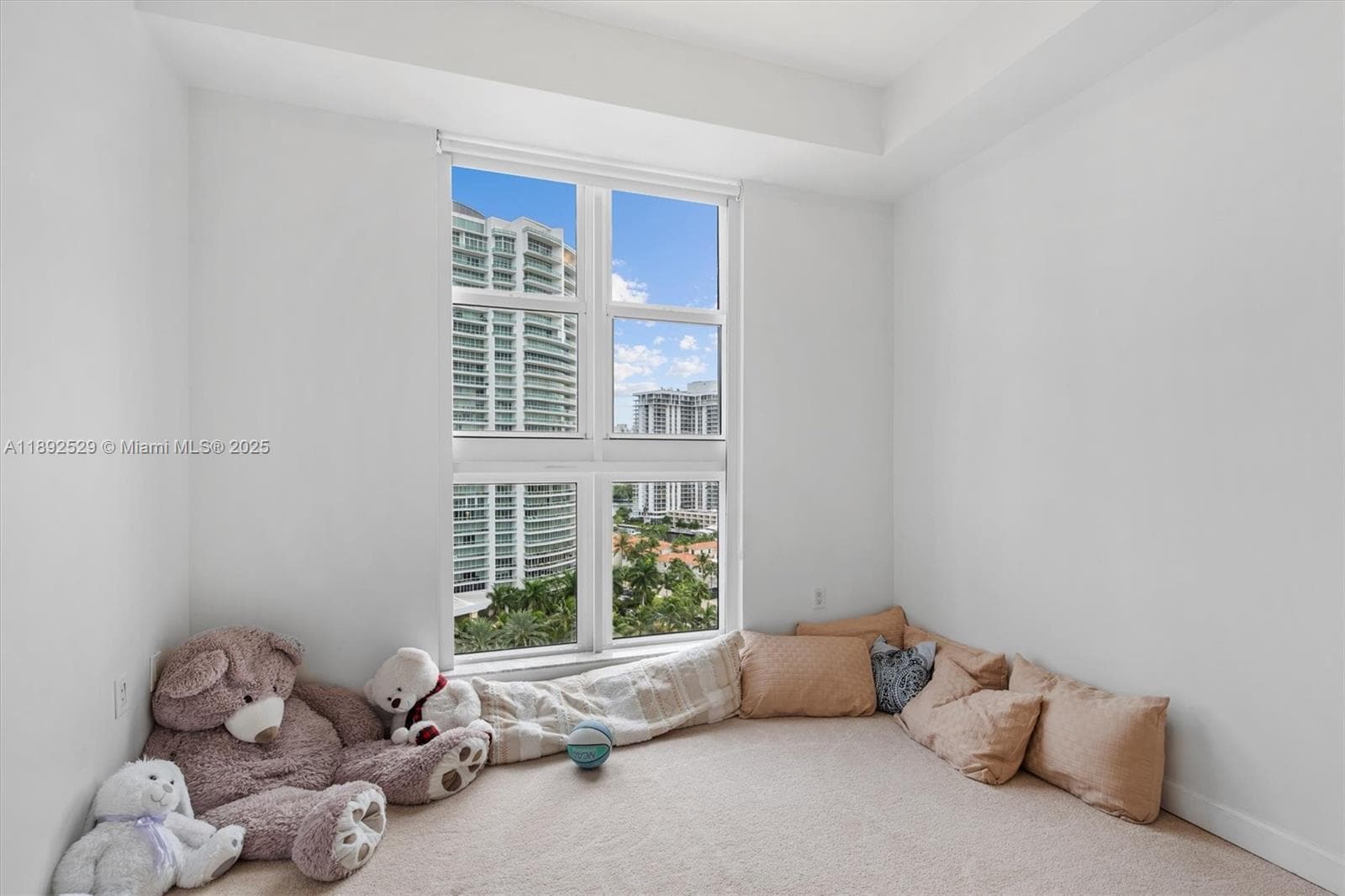 20000 E Country Club Dr, Aventura FL 33180 — 36