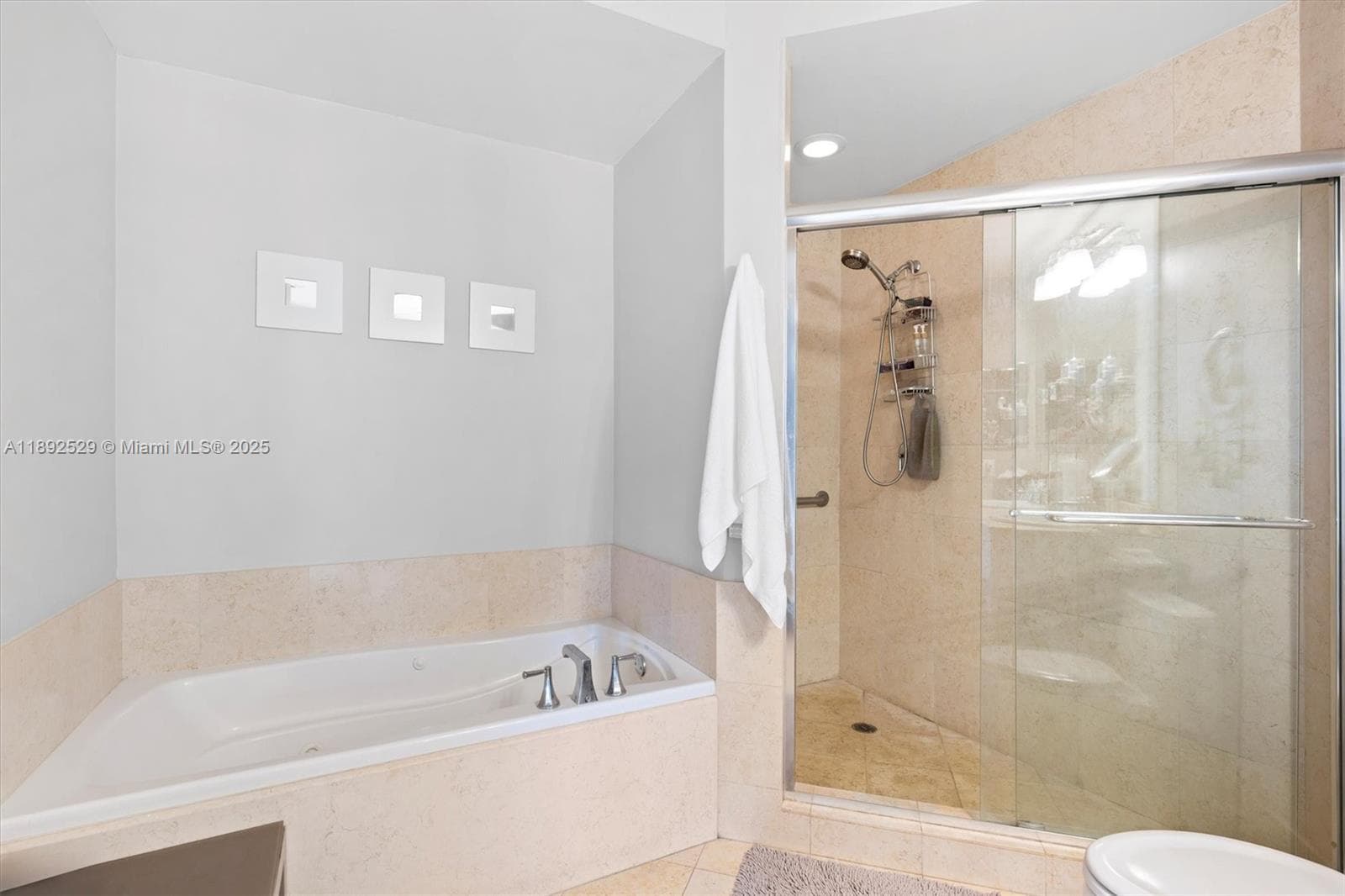 20000 E Country Club Dr, Aventura FL 33180 — 34