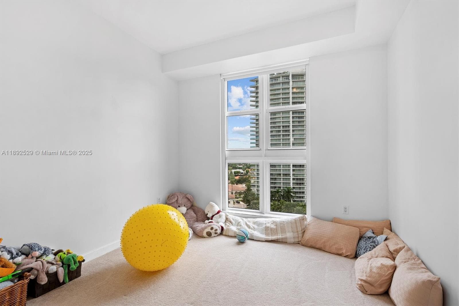 20000 E Country Club Dr, Aventura FL 33180 — 35