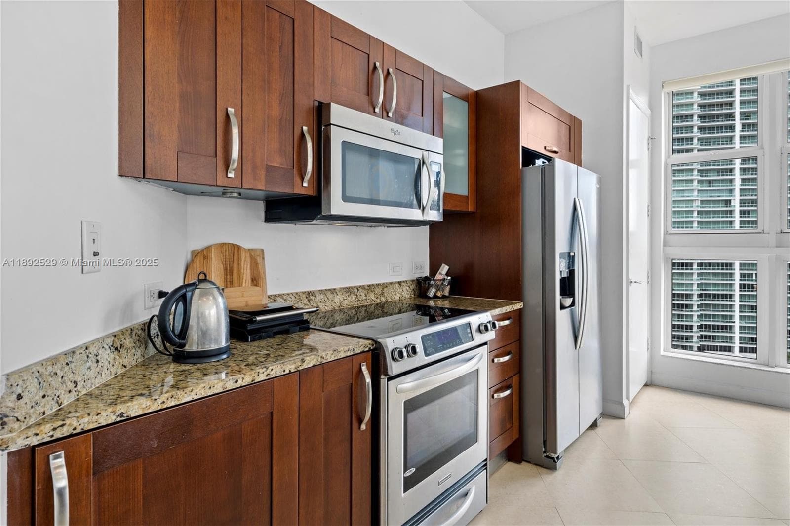 20000 E Country Club Dr, Aventura FL 33180 — 25
