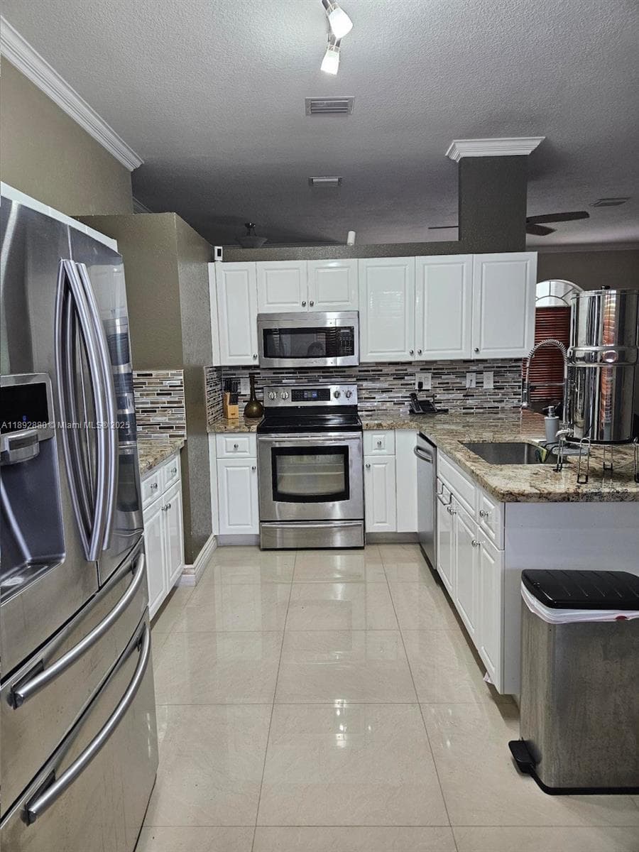 2635 SE 4th Pl, Homestead FL 33033 — 12