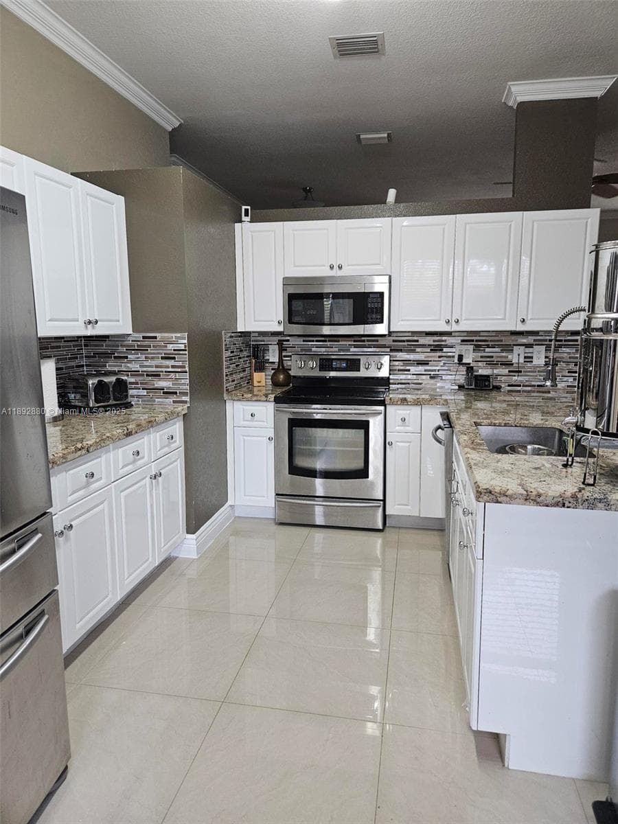 2635 SE 4th Pl, Homestead FL 33033 — 10