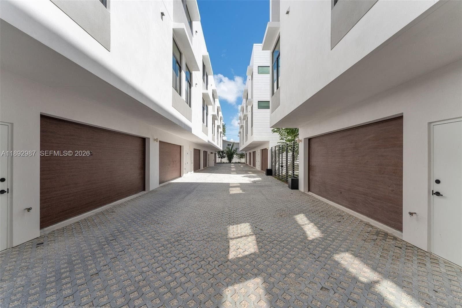 527 NE 61st St, Miami FL 33137 — 16