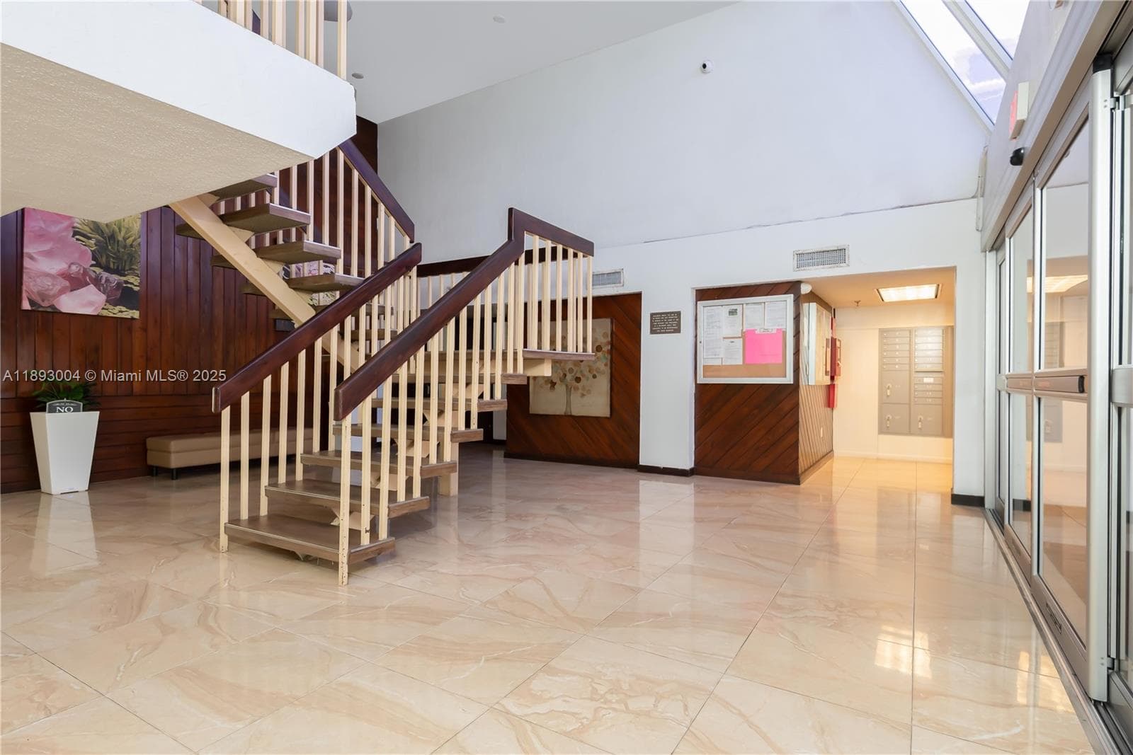 17890 W Dixie Hwy 319 Hwy # 319, North Miami Beach FL 33160 — 23