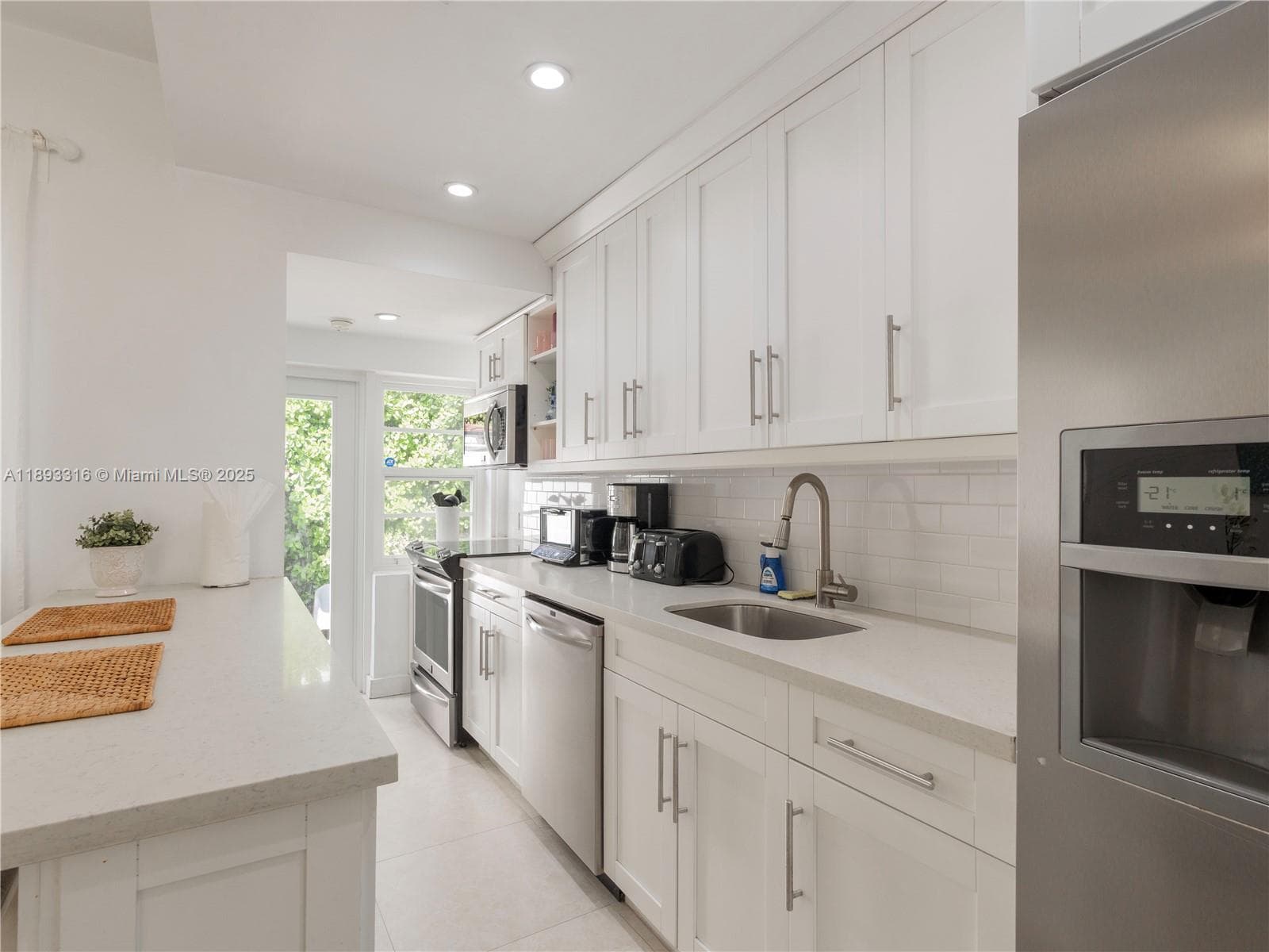 241 28th St # 1, Miami Beach FL 33140 — 7