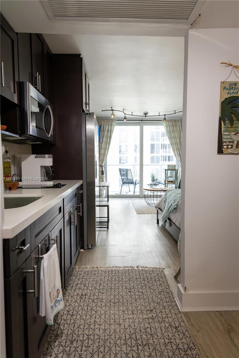 19201 Collins Ave # 720, Sunny Isles Beach FL 33160 — 17