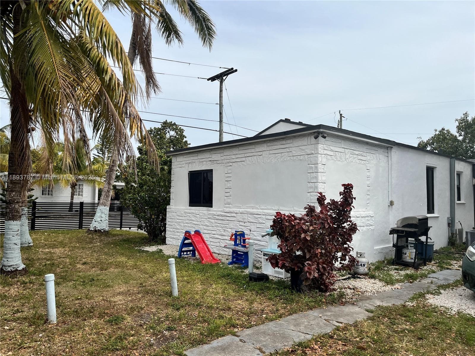 1102 NW 103rd Street, Miami FL 33150 — 32
