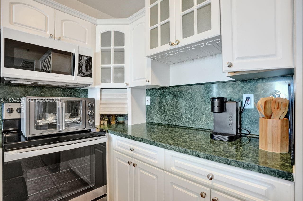5601 Collins Ave # 504, Miami Beach FL 33140 — 22