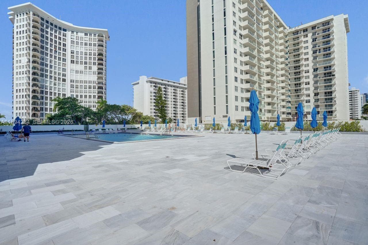 5601 Collins Ave # 504, Miami Beach FL 33140 — 33