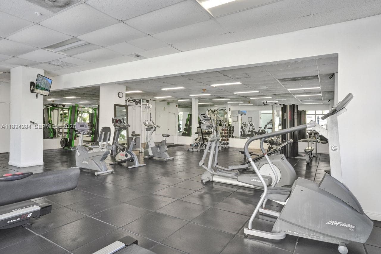 5601 Collins Ave # 504, Miami Beach FL 33140 — 37