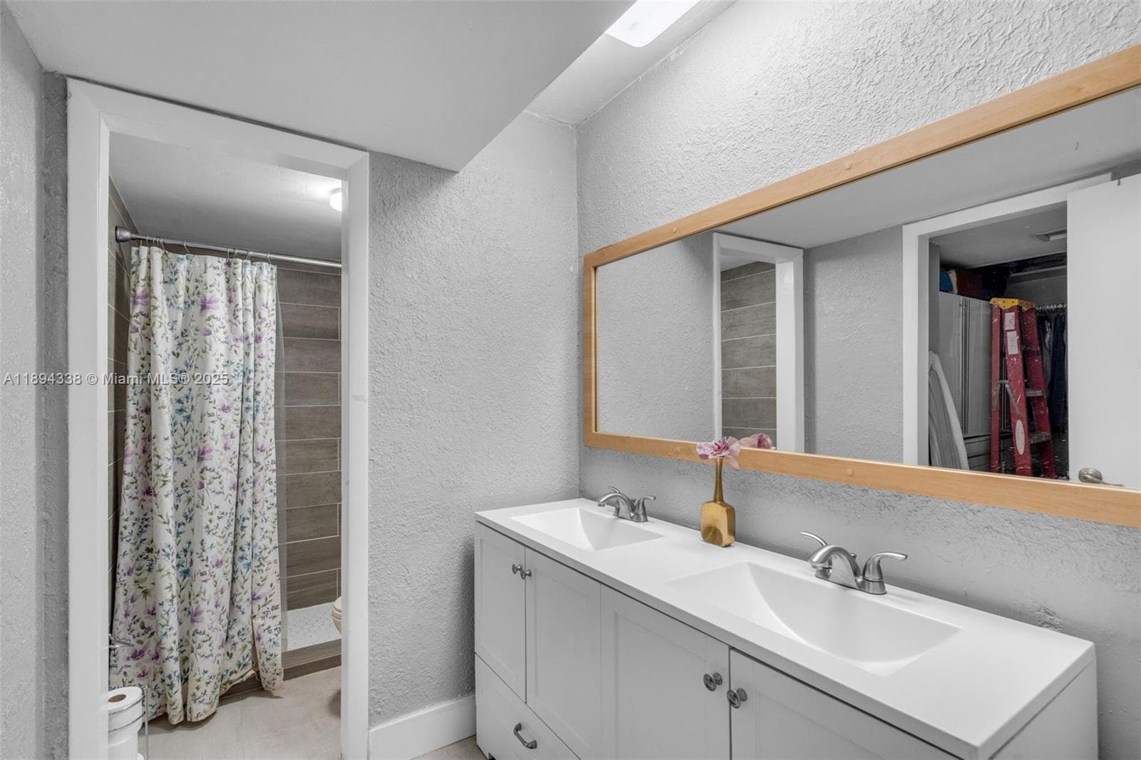 19440 NE 26th Ave # 54B, Miami FL 33180 — 19