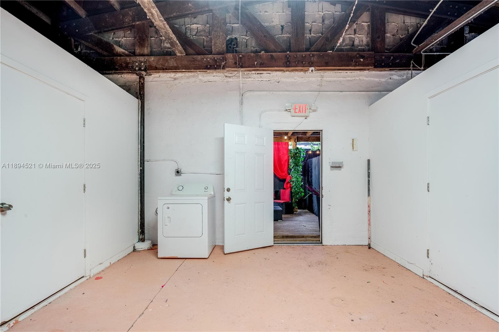 1121 NW 29th St, Miami FL 33127 — 35