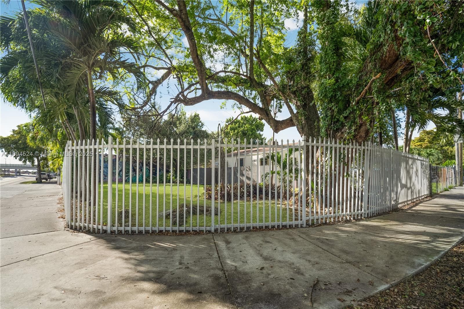 2900 NW 11th Ave, Miami FL 33127 — 1