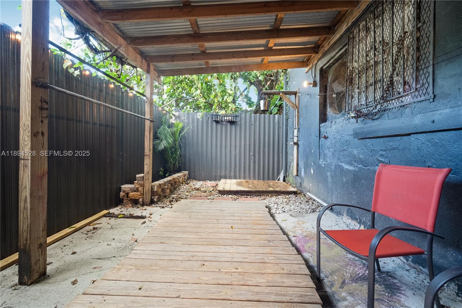 1121 NW 29th St, Miami FL 33127 — 23