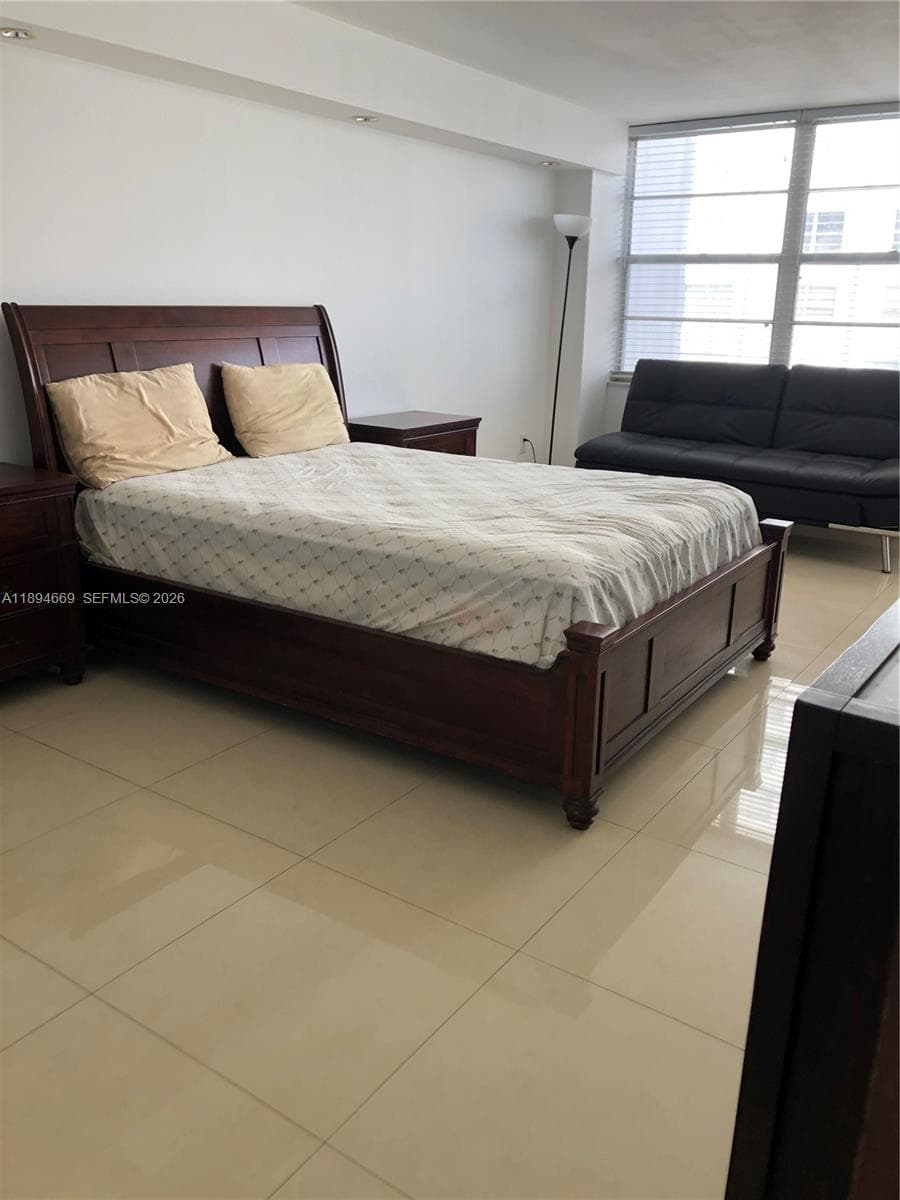 18051 Biscayne Blvd # 1501, Aventura FL 33160 — 5