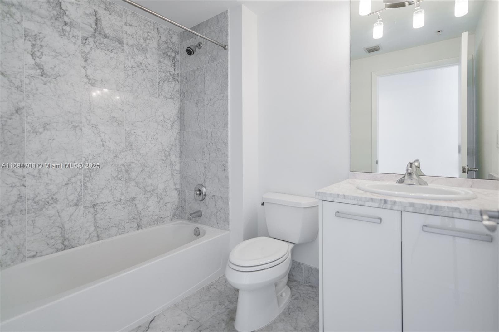 253 NE 2nd St # 3902, Miami FL 33132 — 23