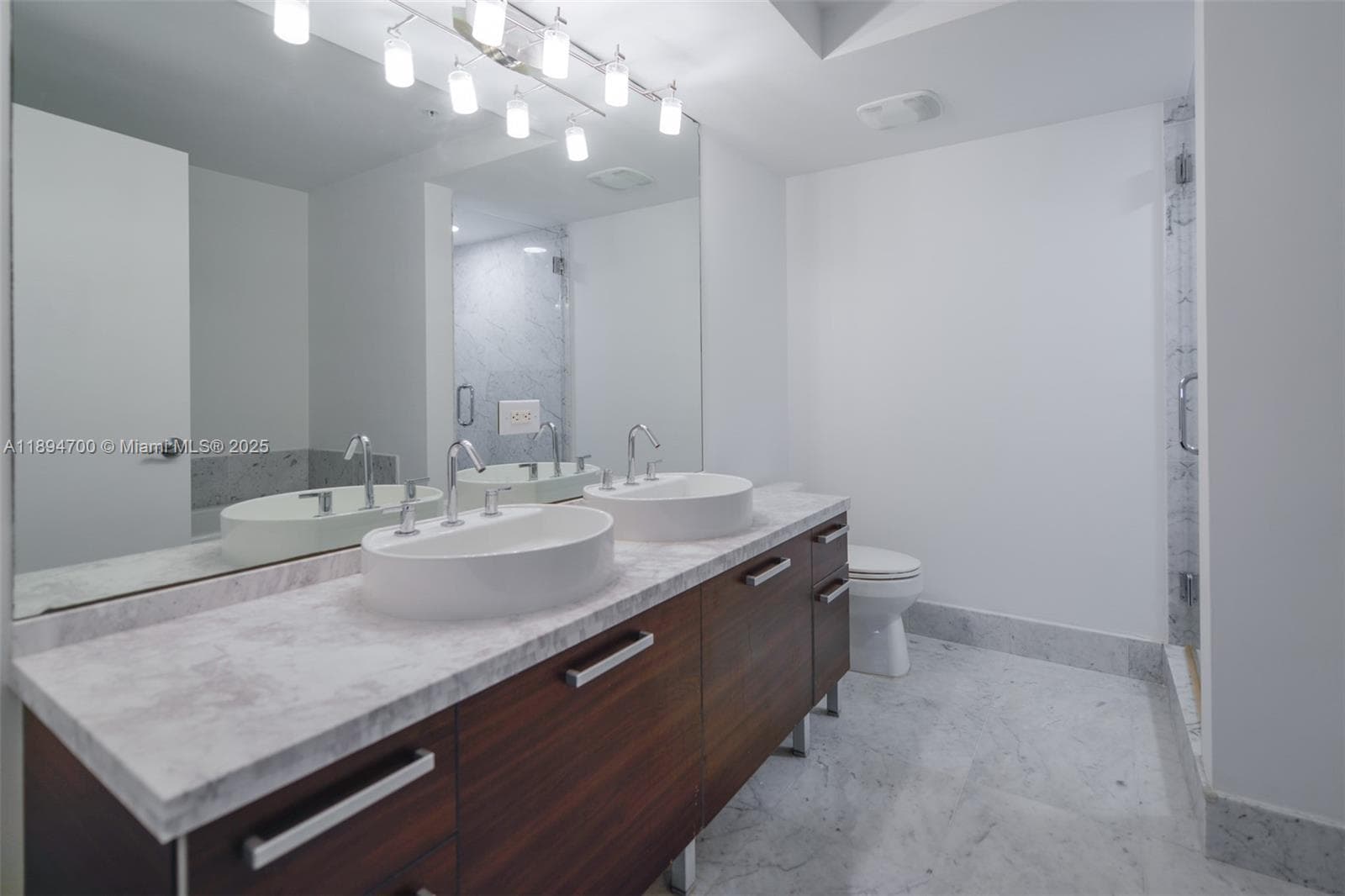 253 NE 2nd St # 3902, Miami FL 33132 — 16