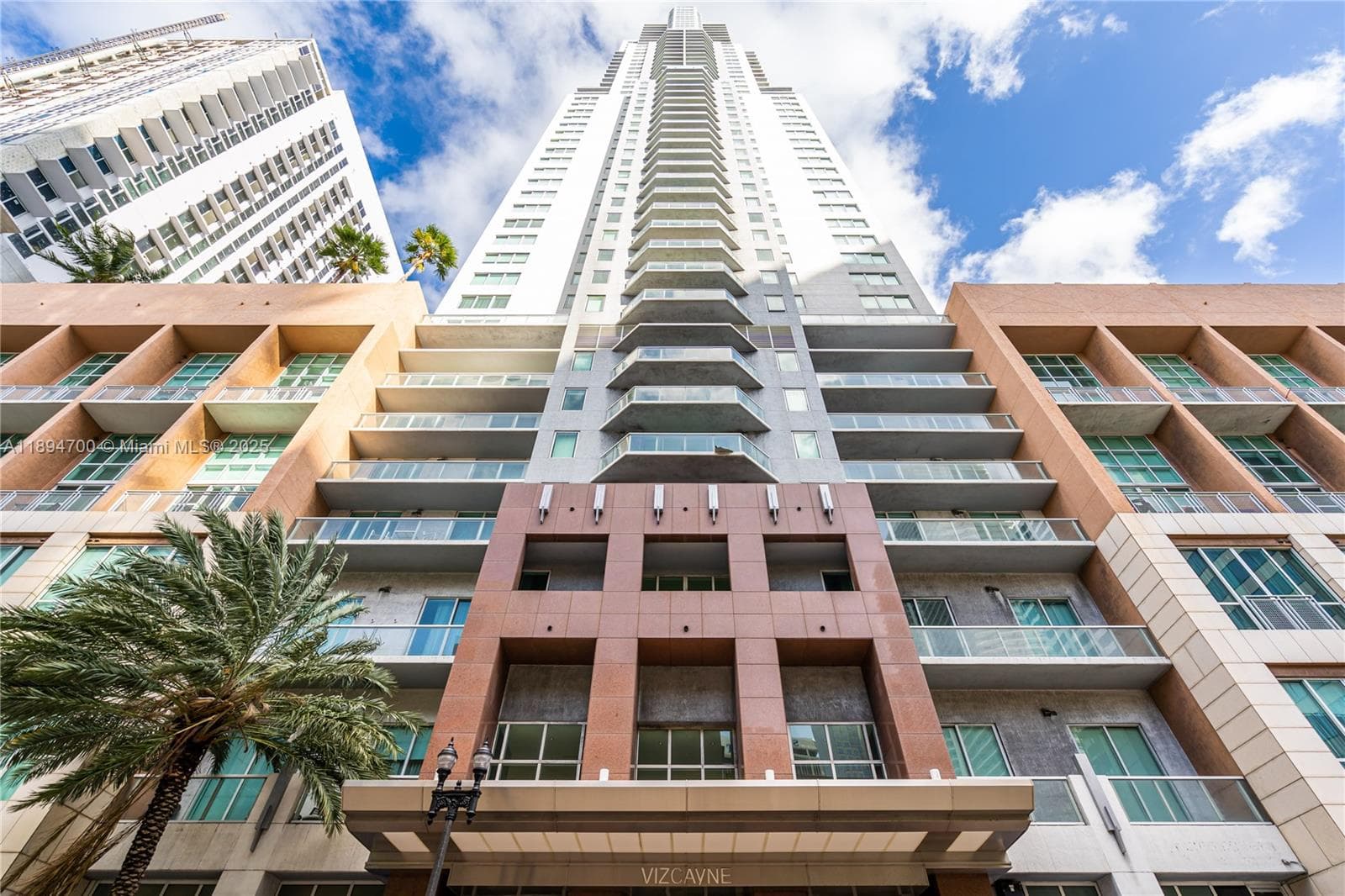 253 NE 2nd St # 3902, Miami FL 33132 — 32