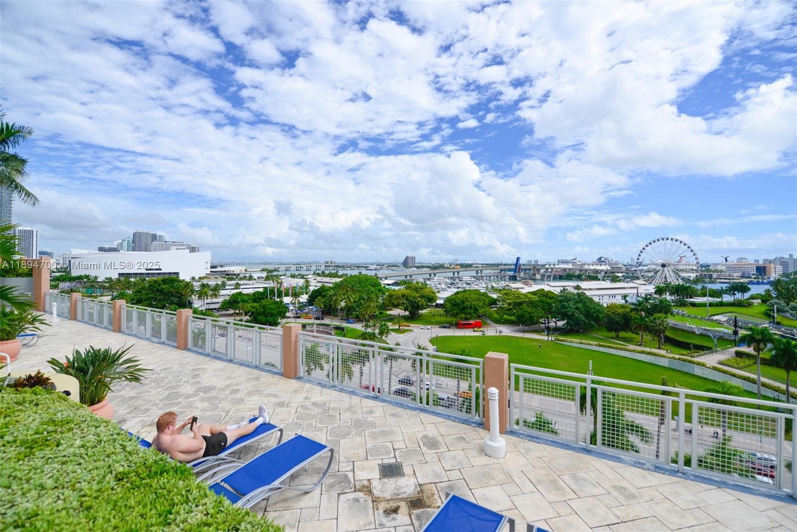 253 NE 2nd St # 3902, Miami FL 33132 — 28