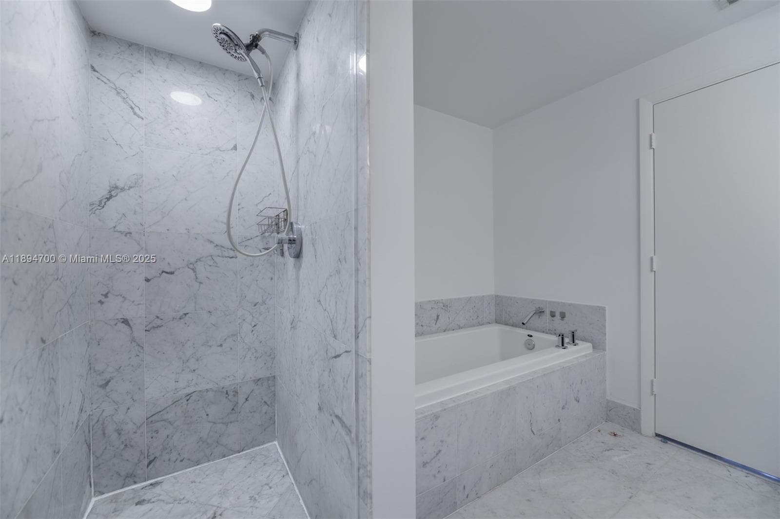 253 NE 2nd St # 3902, Miami FL 33132 — 18