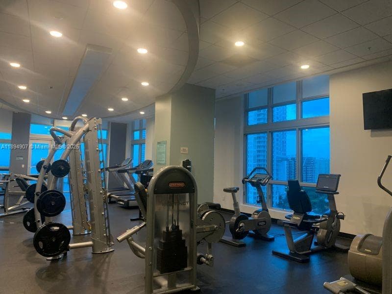 300 S Biscayne Blvd # 1908, Miami FL 33131 — 12