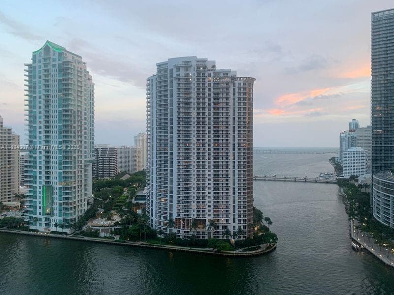 300 S Biscayne Blvd # 1908, Miami FL 33131 — 1
