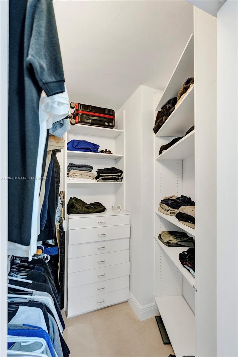 1000 E Island Blvd # 1403, Aventura FL 33160 — 47