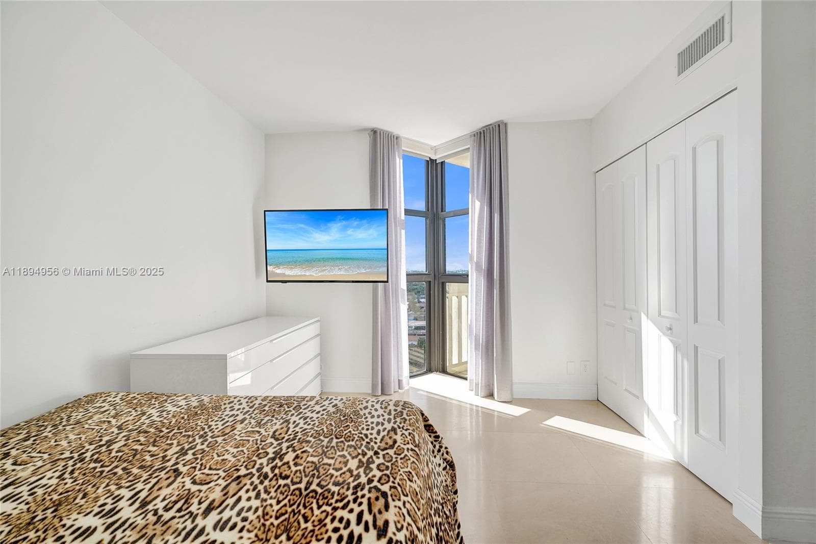 1000 E Island Blvd # 1403, Aventura FL 33160 — 30